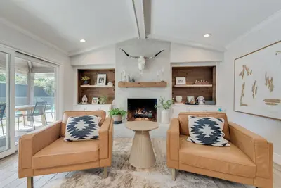 Image de Stylish Private Dallas house. Large backyard with pool.
