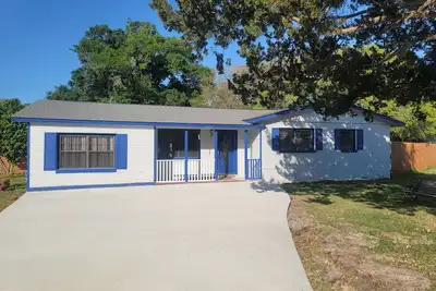 Image de Charming 3-bedroom house 4 miles from the Beach