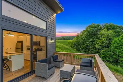 Image de New Luxury House - Gorgeous Views - Fall & The Woolly Worm Fest Are Almost Here