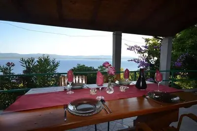 Image de Appartement de deux chambres avec la terrasse et la vue sur le mer Murvica, Brac (A-23462-a)