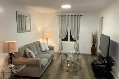 Image de Spacious 3 Br House Near White Oaks Mall / Victoria Hospital W Free Parking