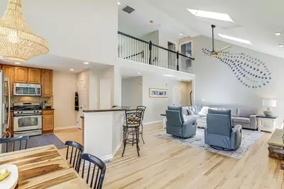 Image de Deck, Hot Tub & Resort Amenities: Ocean View Gem