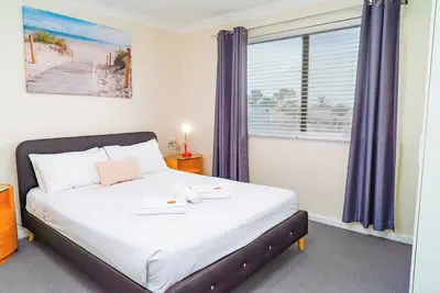 Image de Charming 2-Bedroom Apartment: Spacious, Cozy, and Fully Self-Contained