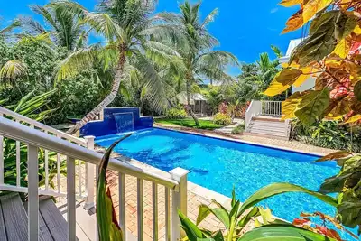 Image de Tropical Oasis With Guest House!