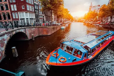 Image de A unique canal-view experience in Amsterdam City Center