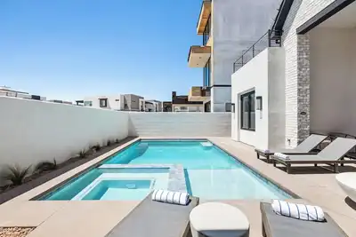 Image de Break Point: Private Pool, Desert Color Lagoon + Beaches