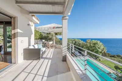 Image de Crystal Rock Luxory Villa On The Sea With Heated Pool & 2 Suites