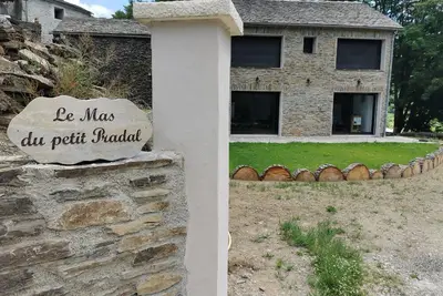 GÎTE En CÉVENNES, 6\/7 personnes, neuf et spacieux.