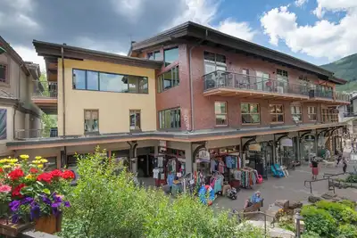 Image de Luxurious 3 bedroom, 3 bath in the heart of Vail Village.