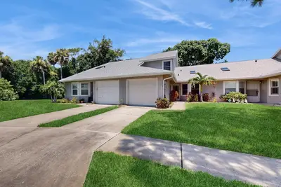 Image de Spacious Townhouse with Private Back Patio and Tennis Courts