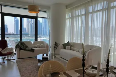 Image de Spacious & Bright Beachfront Apartment