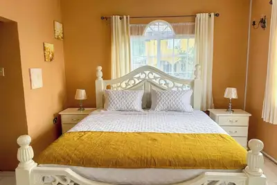 Image de Centrally located beautifully presented Gated 1 bedroom apartment in Ocho Rios
