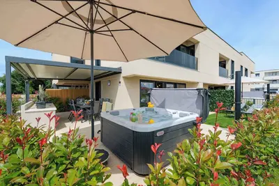 Image de Appartement de vacances avec jacuzzi et climatisation