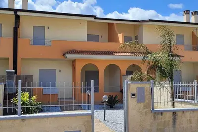 Image de Beautiful small villa in Bivona with direct access to the beach.