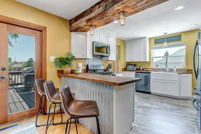 Image de Cu Graduation|Arvada Walkable Home! Sleeps 8, Great Backyard