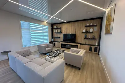 Image de Luxury Hillside Home in Promontory
