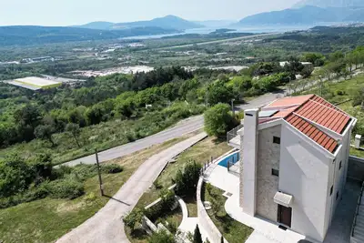 Villa with 4 bedrooms and WiFi, Ac in lovely Kotor