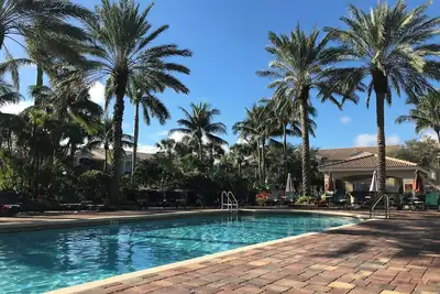 Image de Resort style fully furnished ground level condo 5 mins from beach/intercoastal.