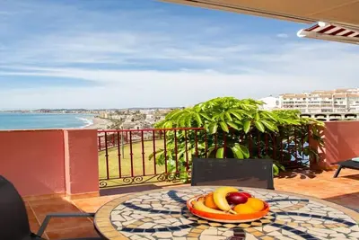 Image de This apartment is a 2 bedroom(s), 2 bathrooms, located in Benalmádena, Andalucía.