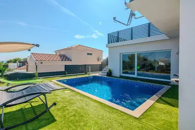 Villa with a sea view | 6-8 persons | Private pool | Modern design