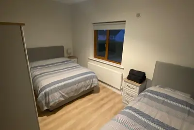 Image de Triple-Douche-Moderne-Vue sur la cour-Triple room, room 3