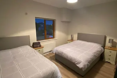 Image de Quadruple-Douche-Moderne-Vue sur la cour-Quad-2, room 2
