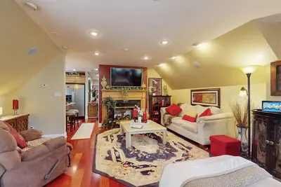 Image de Enjoy luxury and tranquility at Swannanoa Serenity Suites—your perfect getaway