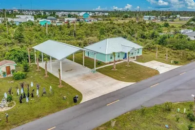 Image de Charming Mexico Beach House with Pole Barn, Ac, and WiFi. Your Ideal Retreat!