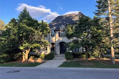 Executive Home With Luxury Amenities and Large Private Yard