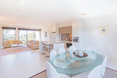 Image de 3 Bedroom Condo - Pool and Tennis Court Access - Torquay