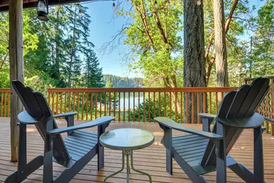 Image de Port Orchard Lakefront Cabin w/ Fire Pit & Grill!