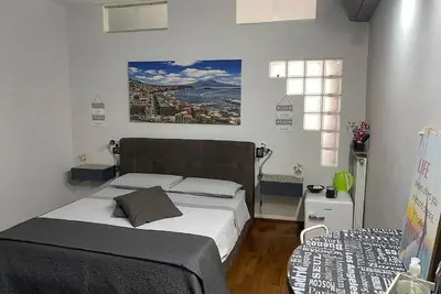 Image de Room for 1, 2, 3 persons in Chiaia neighborhood, 2 Steps from Everything. Live Naples.