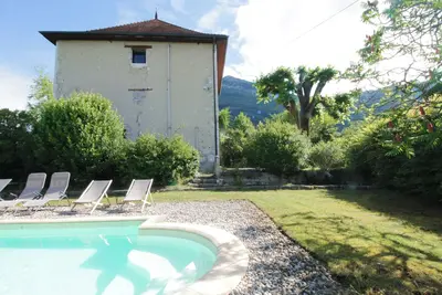 Image de Maison familiale, cadre paisible et piscine!