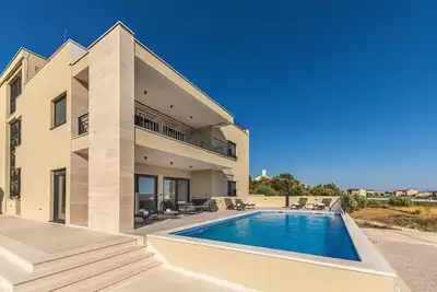 Image de Maison confortable Ă Kastel Luksic avec.