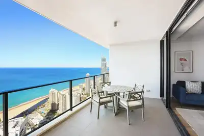 Image de 60fl Stunning 3 Brm Apartment with Amazing View!