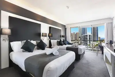 Image de New: Stunning Central Surfers Studio Apartment