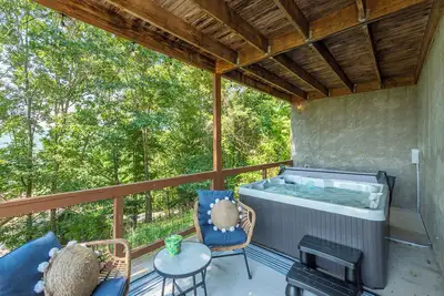 Image de Mtn Cabin with Views, Hot Tub+Grill, Wood Stove, WiFi, Private & Close to Town.