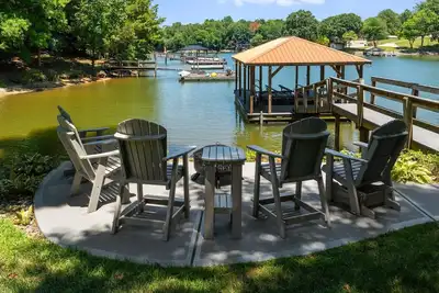 Image de Waddell Waters w/Optional Boat Rental