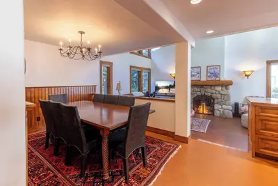 Image de Elegant Three Suite Condo Steps to Warm Springs Lodge