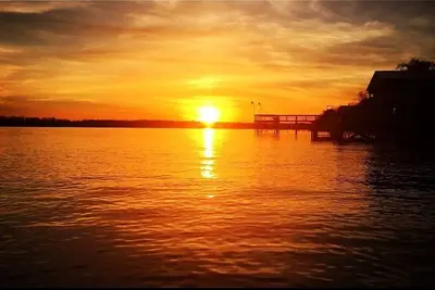 Image de Eagle Lake Escape - lakefront - private lot