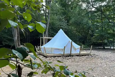 Image de 2 Queen-Bed Canvas Bell Tent on Working Farm in Historic Laurel Highlands