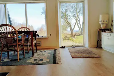 Image de Holiday cottage with a 90-degree sea.
