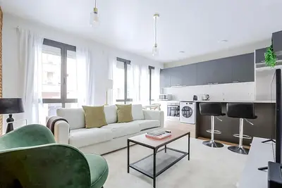 Image de Serene Nova Esq de l'Eixample 2br w/ A/C, W/D & Elev, by Blueground