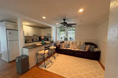 Image de Cozy 3-bedroom apartment with Ac and WiFi in charming Hull