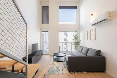 Image de loft industrial con garaje de alquiler temporal