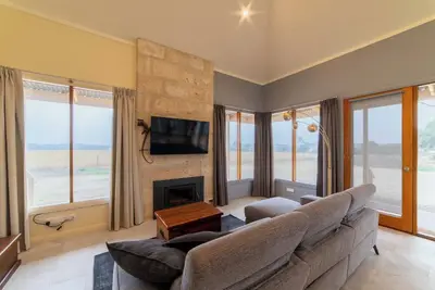 Image de Historic and Charming Cottage with Modern Comfort and Two King Suites