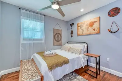 Image de Spacious 4-bedroom house in beautiful Atlanta with Ac, WiFi -10min from airport