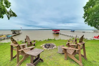 Image de Waterfront Cottage w\/ Dock on Burt Lake!