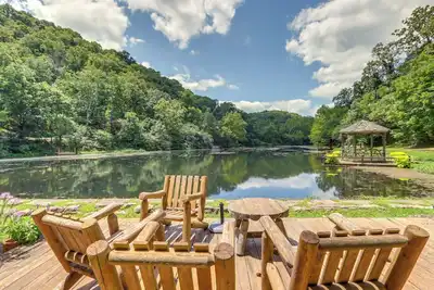 Image de Lakefront Cabin < 3 Mi to Dtwn Eureka Springs!