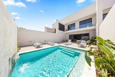 Image de Luxury 4br/4ba Villa w/ Pool & Walk to Beach at Boca Catalina 5 by Bocobay